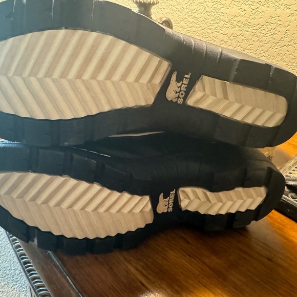 Hi Tek Hiking boots-rarely worn, excellent condition. - Picture 3 of 6